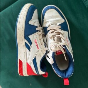 SOLD ‼️ Reebok Youth Light Up Vintage Style Sneakers